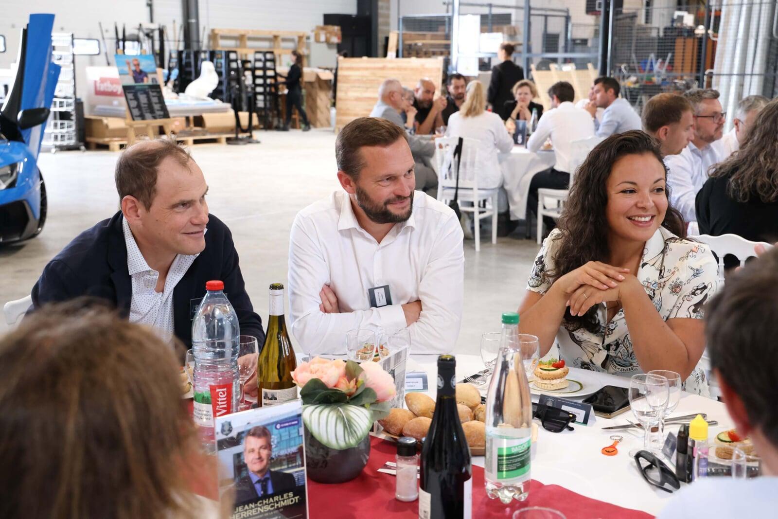dejeuner à table au NBC