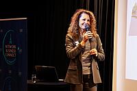 Stephanie Tondini presente les activites du cabinet d avocats LEXLINEA